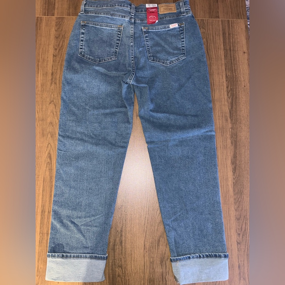 Levi's Women's Medium Blue Straight Jeans - Picture 2 of 5